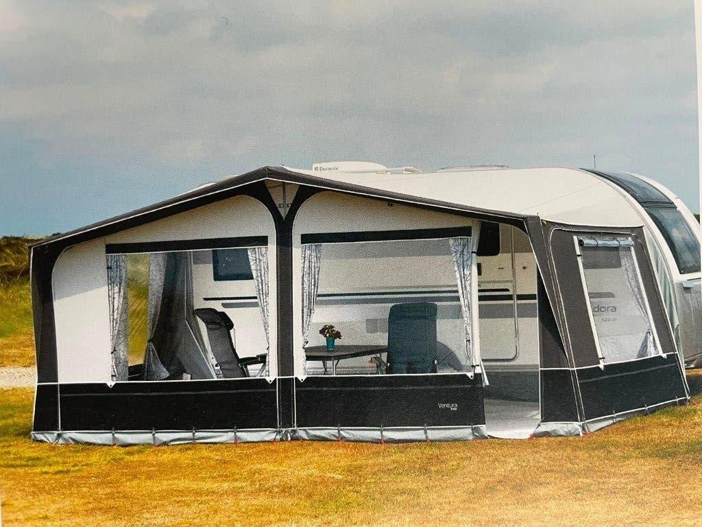 Voortent Ventura D250 Pacific XL met een fiberglas frame., Caravans en Kamperen, Voortenten en Luifels, Ophalen, Zo goed als nieuw