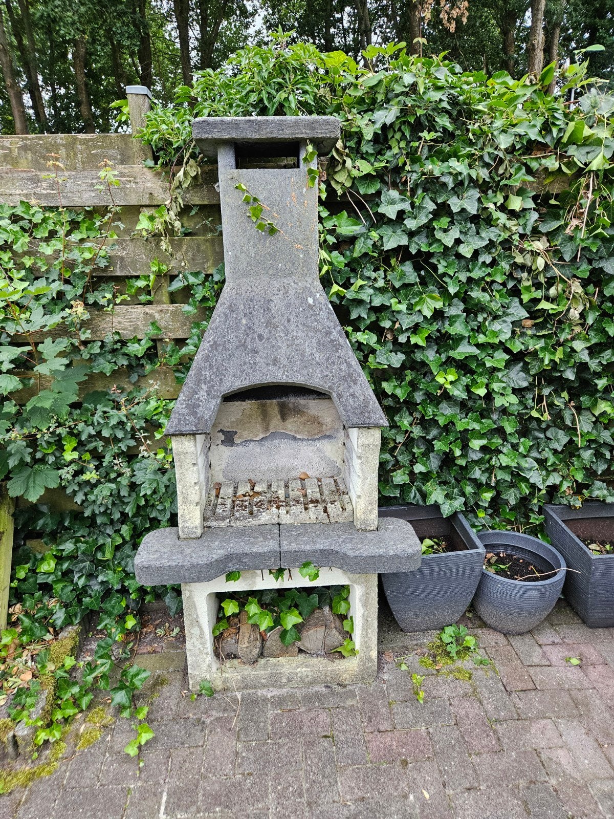 Stenen barbeque. Ophalen gratis, Ophalen