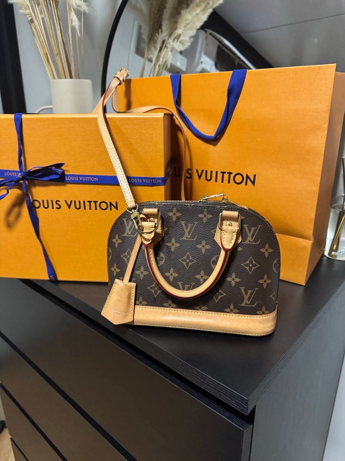 Louis Vuitton Alma BB Monogram Handtas, Sieraden, Tassen en Uiterlijk, Tassen | Damestassen, Ophalen, Zo goed als nieuw, Bruin