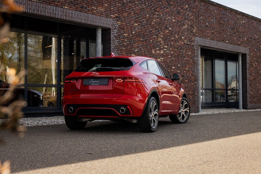 Jaguar E-PACE 2.0 P250 AWD First Edition R-Dynamic (249pk) L, 249 pk, 4 cilinders, Bedrijf, 1787 kg