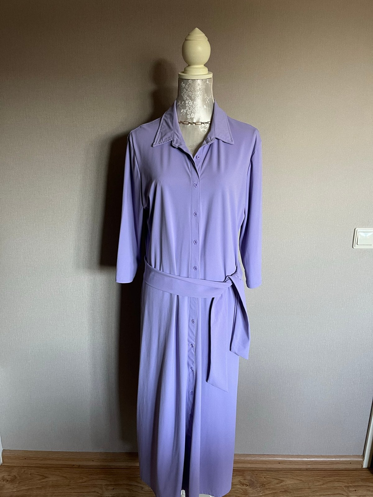 LILA Triple Nine jurk maat XXL, Kleding | Dames, Jurken, Zo goed als nieuw, Maat 46/48 (XL) of groter, Paars, Onder de knie, Verzenden