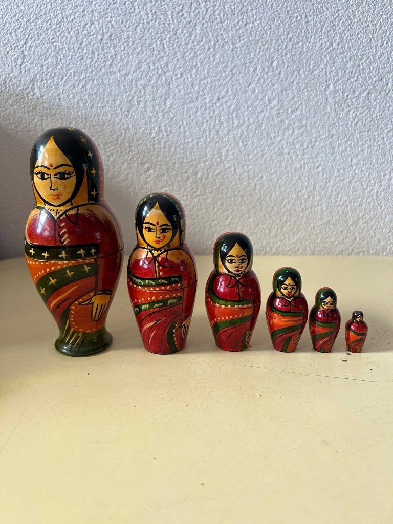 Indiase matroesjka nestpoppen - 6-delige houten set, Gebruikt, Ophalen of Verzenden, Omdat dit traditioneel handwerk is (handgemaakt volkskunstspeelgoed, vermoedelijk uit de regio Kondapalli, India), is er geen officiële fabrieksnaam