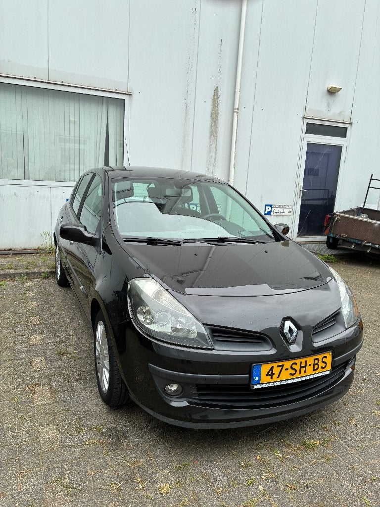 Renault Clio 1.6 5-DRS 2006 Zwart Airco Keyless Entry NAP, Auto's, Voorwielaandrijving, 4 cilinders, Zwart, Origineel Nederlands
