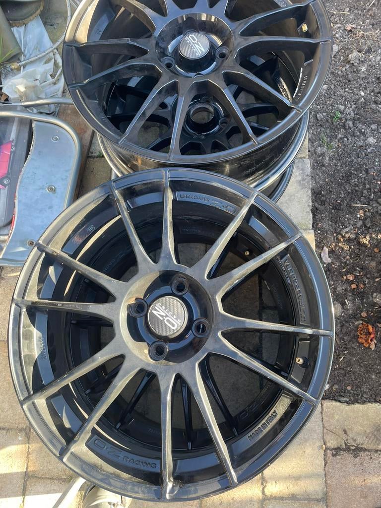OZ Racing Ultraleggera 18 inch, Ophalen, Zo goed als nieuw