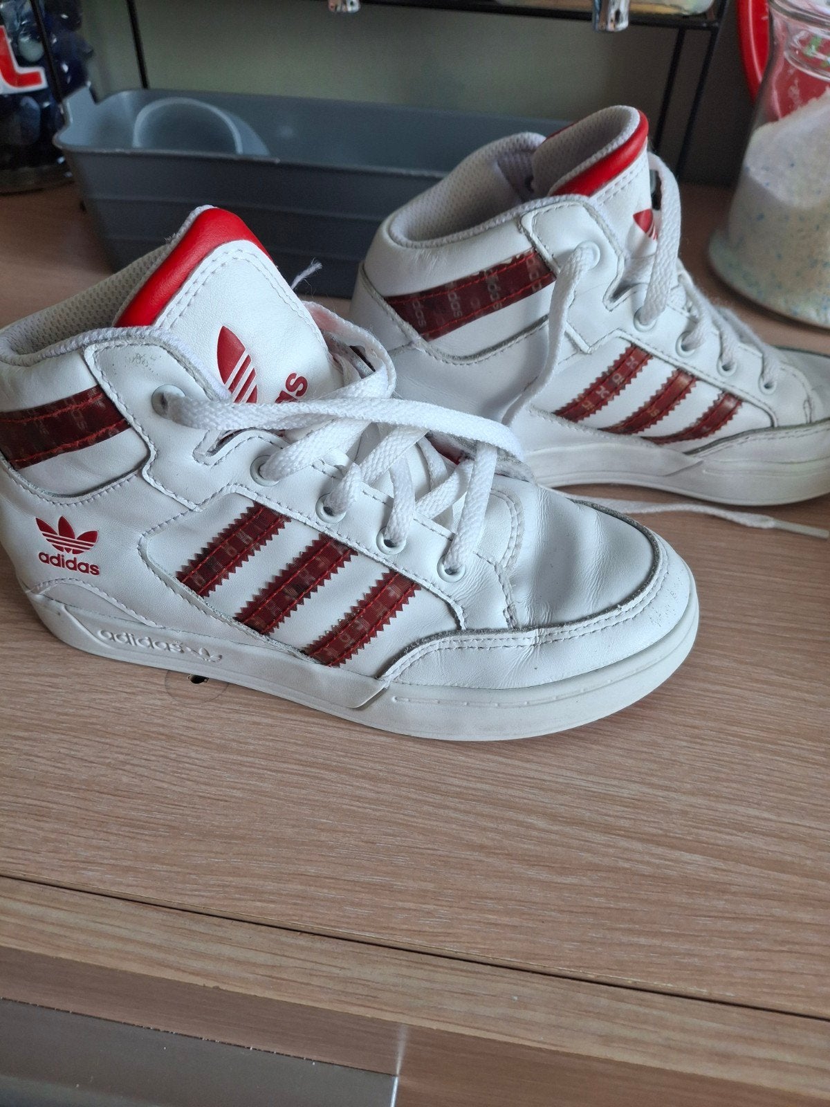 kinderen schoenen, Ophalen