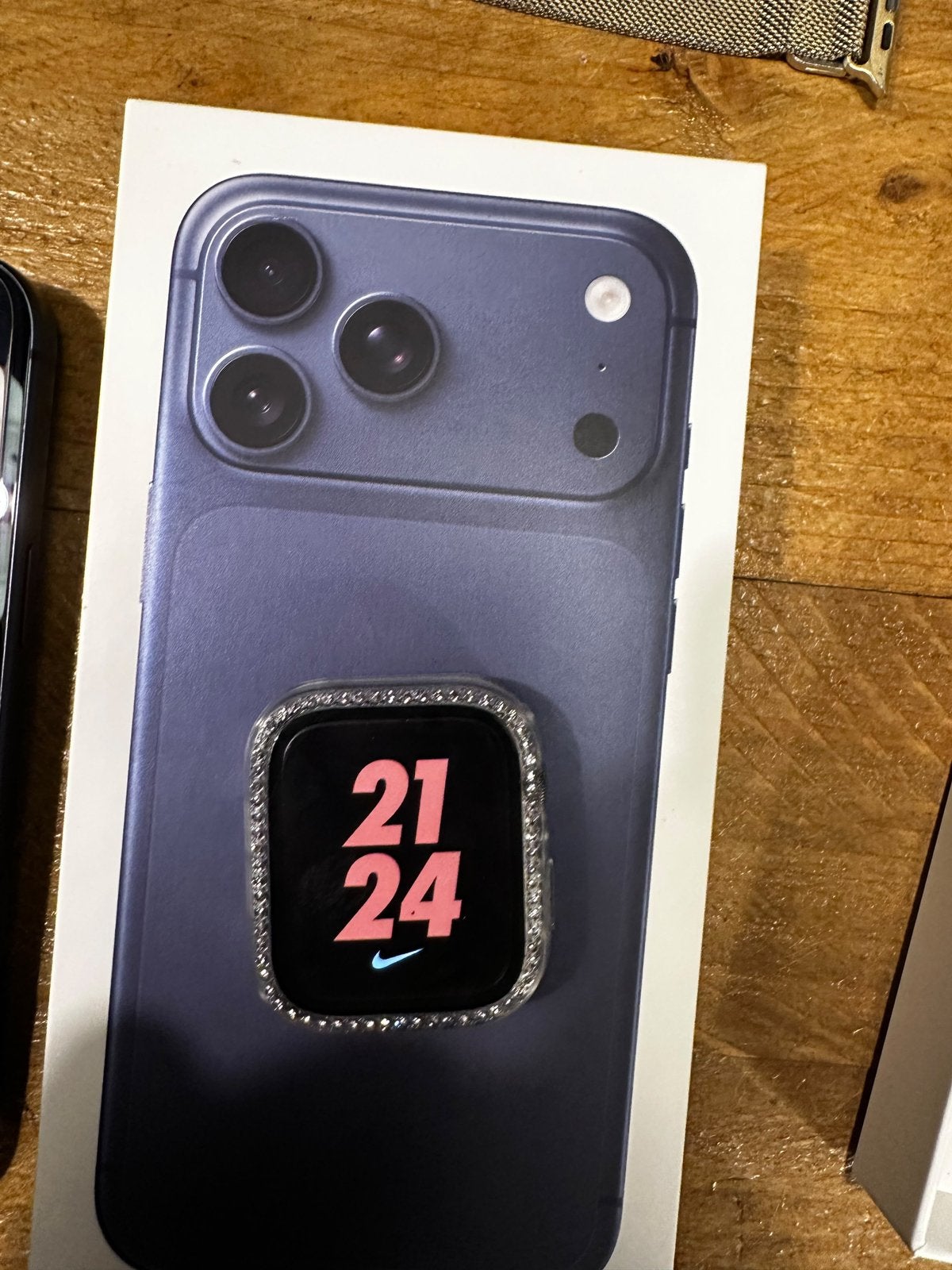 Foto 5 van iPhone 17 Pro Max + Apple Watch Series 6 + Accessoires –