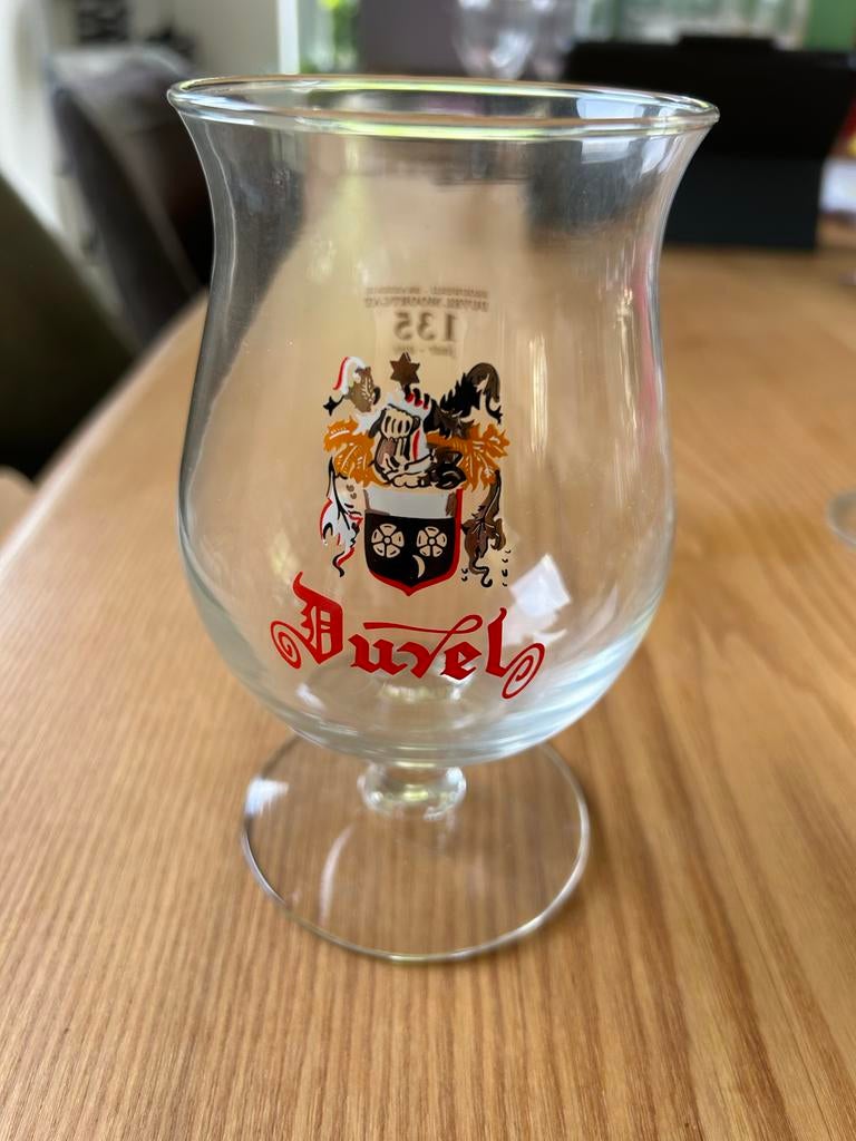 Duvel 135 jaar bierglas - Moortgat  135 jaar Limited Edition, Antiek en Kunst, Antiek | Glas en Kristal, Ophalen of Verzenden