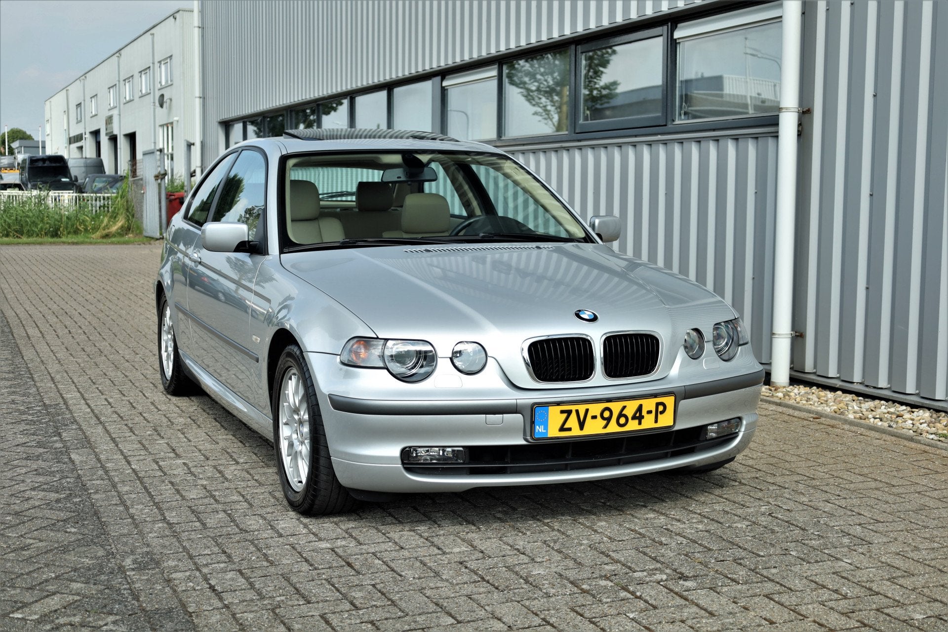 BMW 3 Serie Compact 325ti Executive 71346km Youngtimer, Auto's, Automaat, Achterwielaandrijving, Gebruikt, Beige