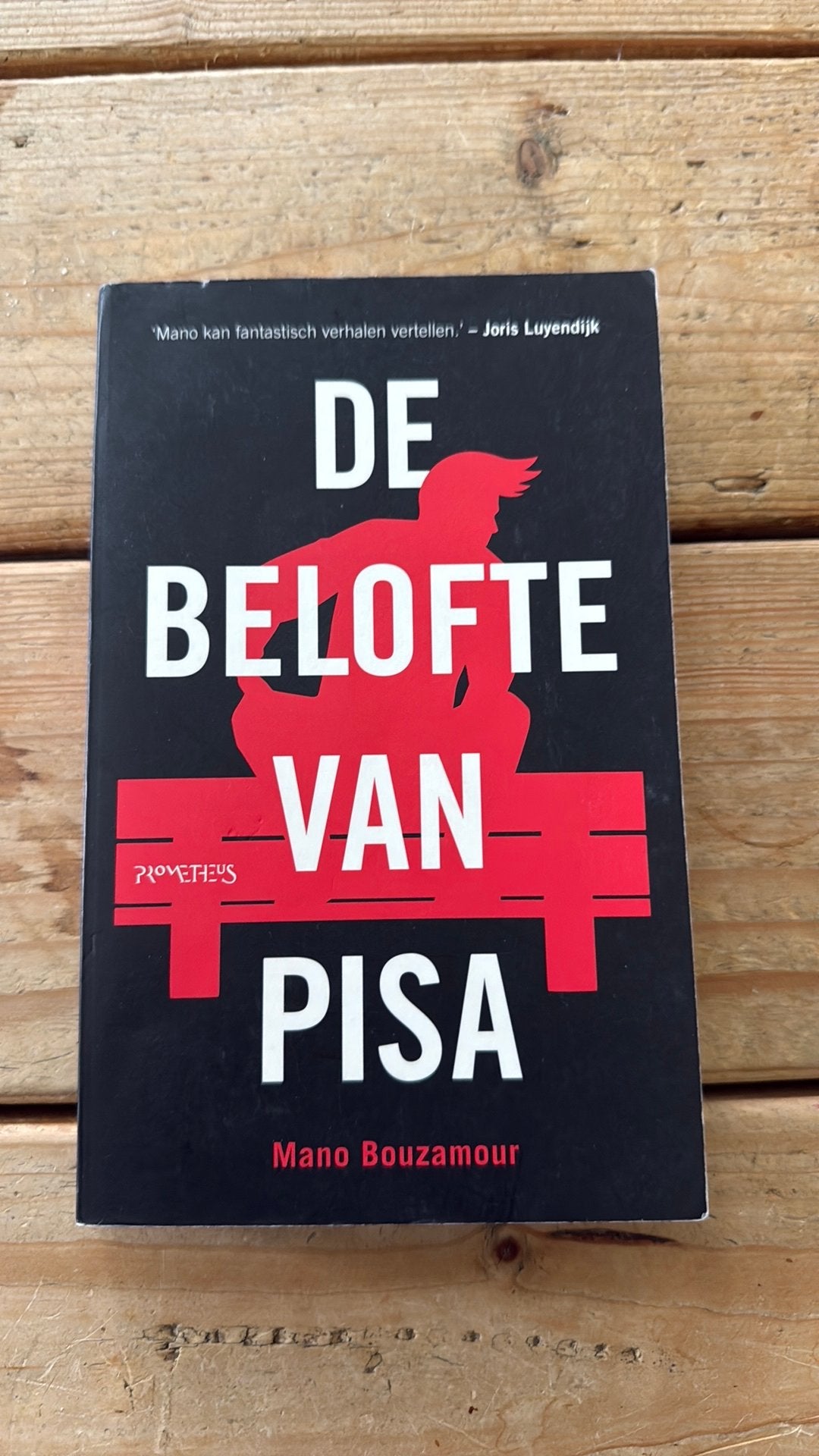 De Belofte van Pisa - Mano Bouzamour (Boek), Ophalen of Verzenden, Gelezen, Nederland