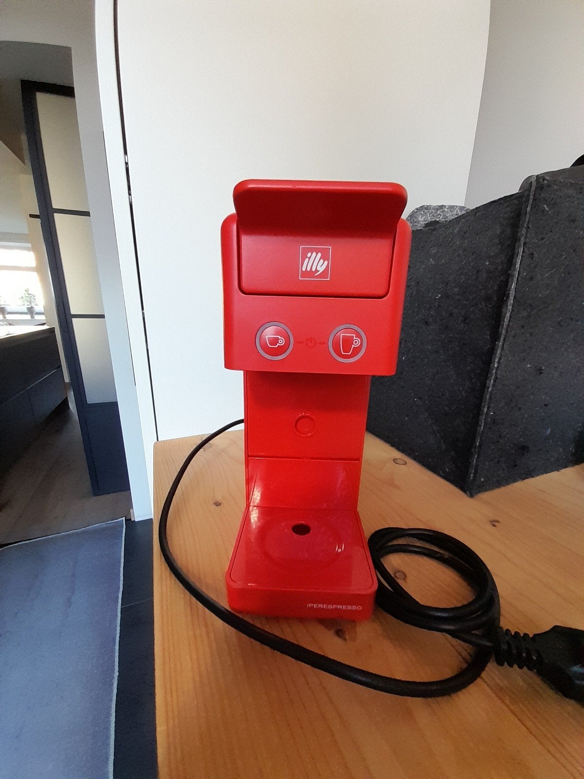 Illy Iperespresso koffiezetapparaat rood, Afneembaar waterreservoir, Espresso apparaat, Ophalen of Verzenden, Zo goed als nieuw