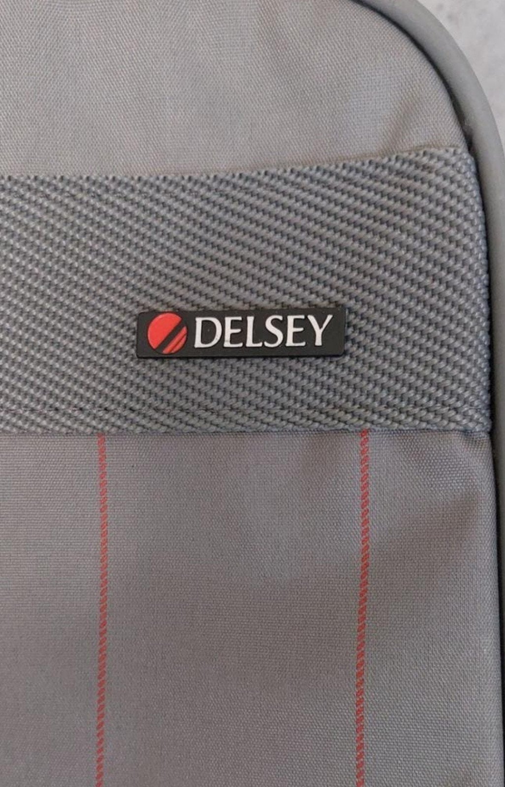 Delsey zachte grijze koffer met wieltjes - 62x48x21cm, Wieltjes, 20 tot 30 cm, Ophalen of Verzenden, Zo goed als nieuw