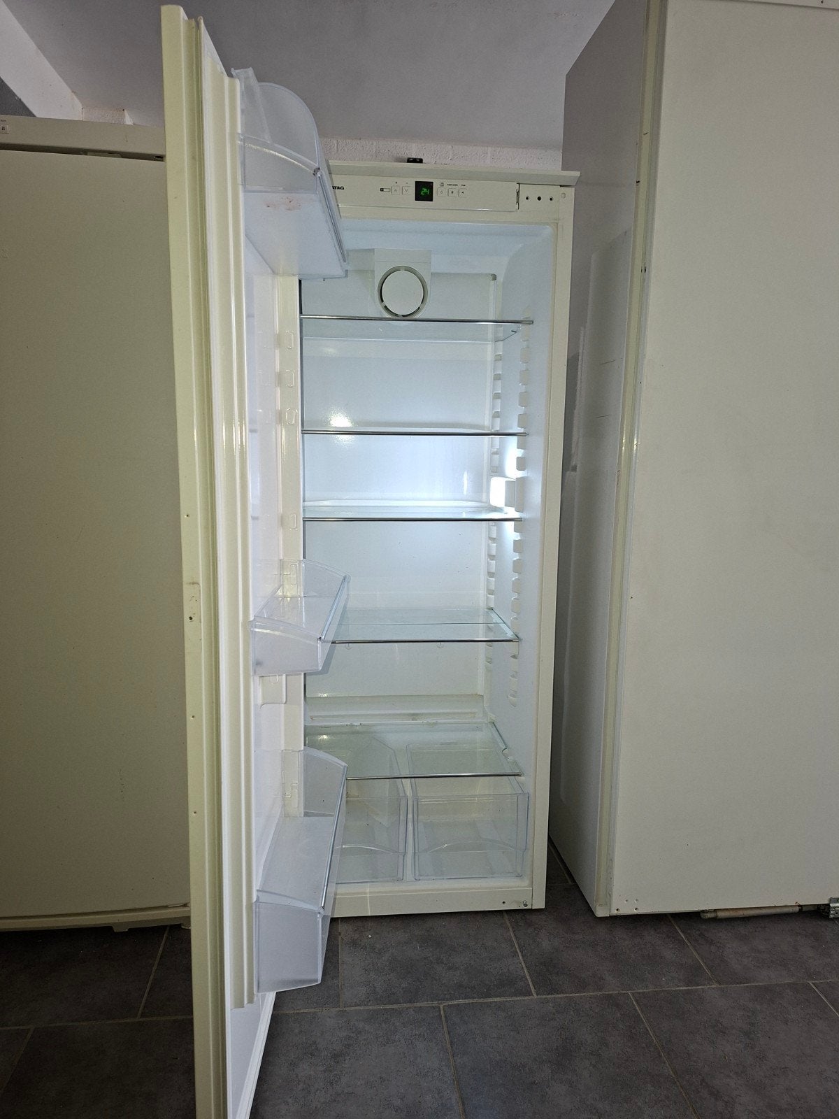 ATAG KOELKAST (inbouw) A+, Ophalen, 120 tot 140 cm, 200 liter of meer, Energieklasse A of zuiniger