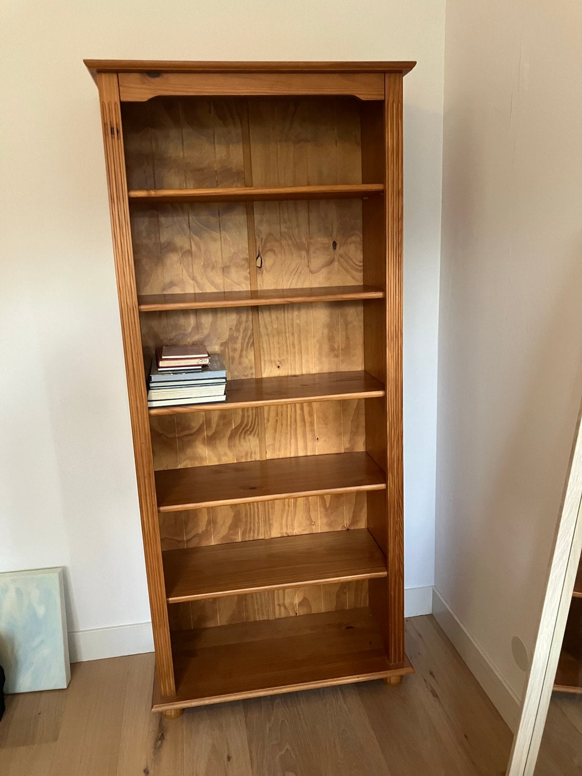 Massief houten boekenkast met 5 planken, Huis en Inrichting, Met plank(en), Gebruikt, 200 cm of meer, Grenenhout