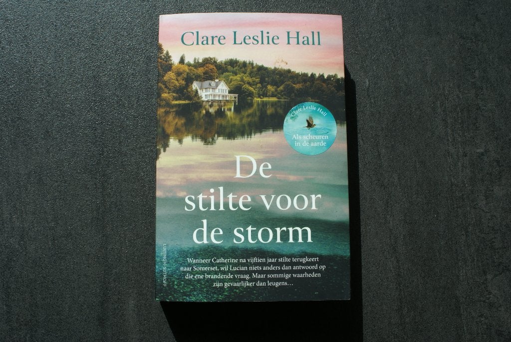 DE STILTE VOOR DE STORM..... Clare Leslie Hall... 2026, Ophalen of Verzenden, Zo goed als nieuw