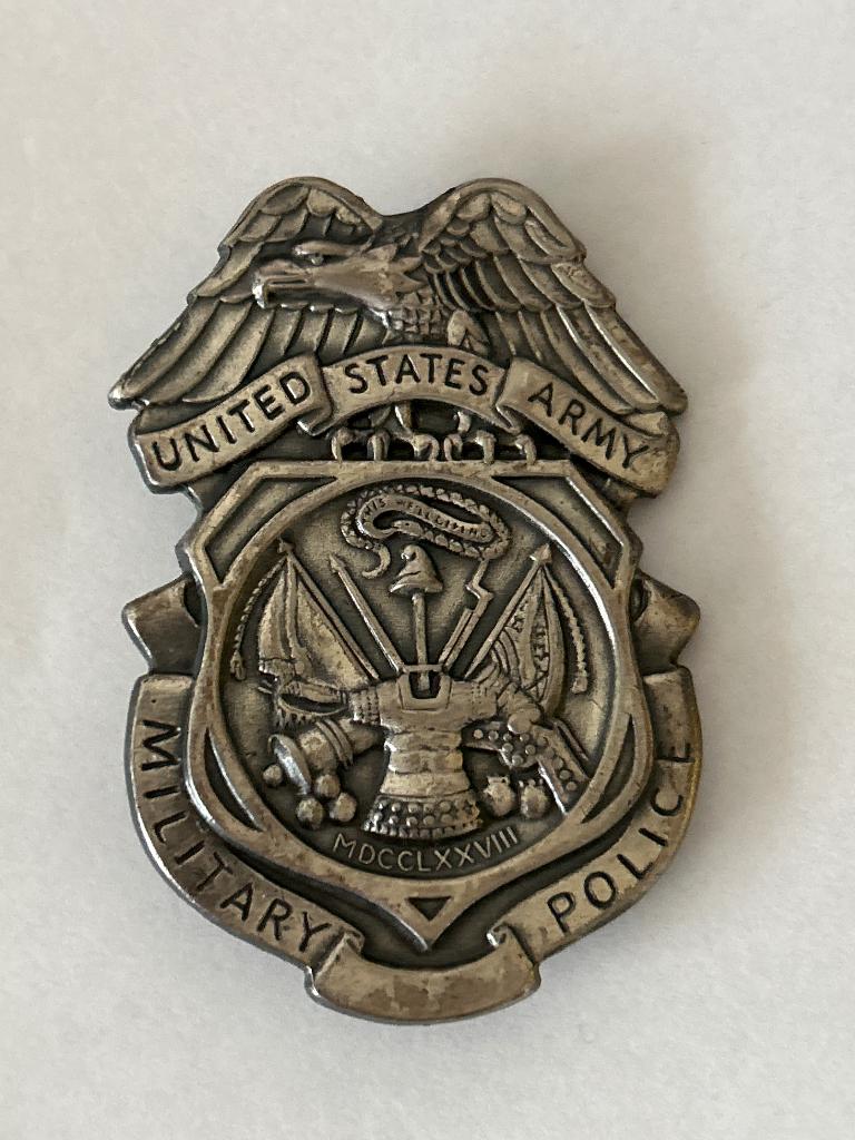 Originele US Army Military Police Badge, Verzamelen, Militaria | Algemeen, Verzenden, Landmacht, Amerika, Embleem of Badge