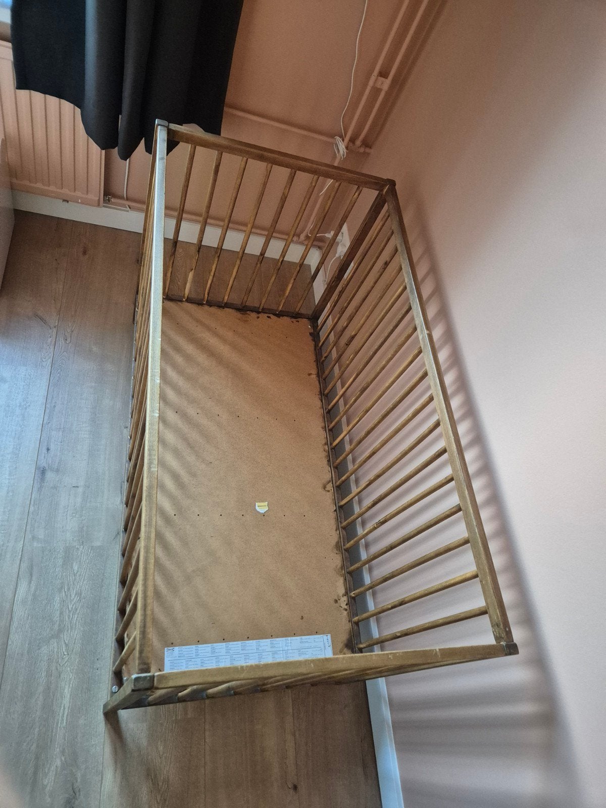 Ikea Sniglar Babybedje gebeitst in Donker Walnoot Oak, Ophalen of Verzenden, Zo goed als nieuw, Ledikant