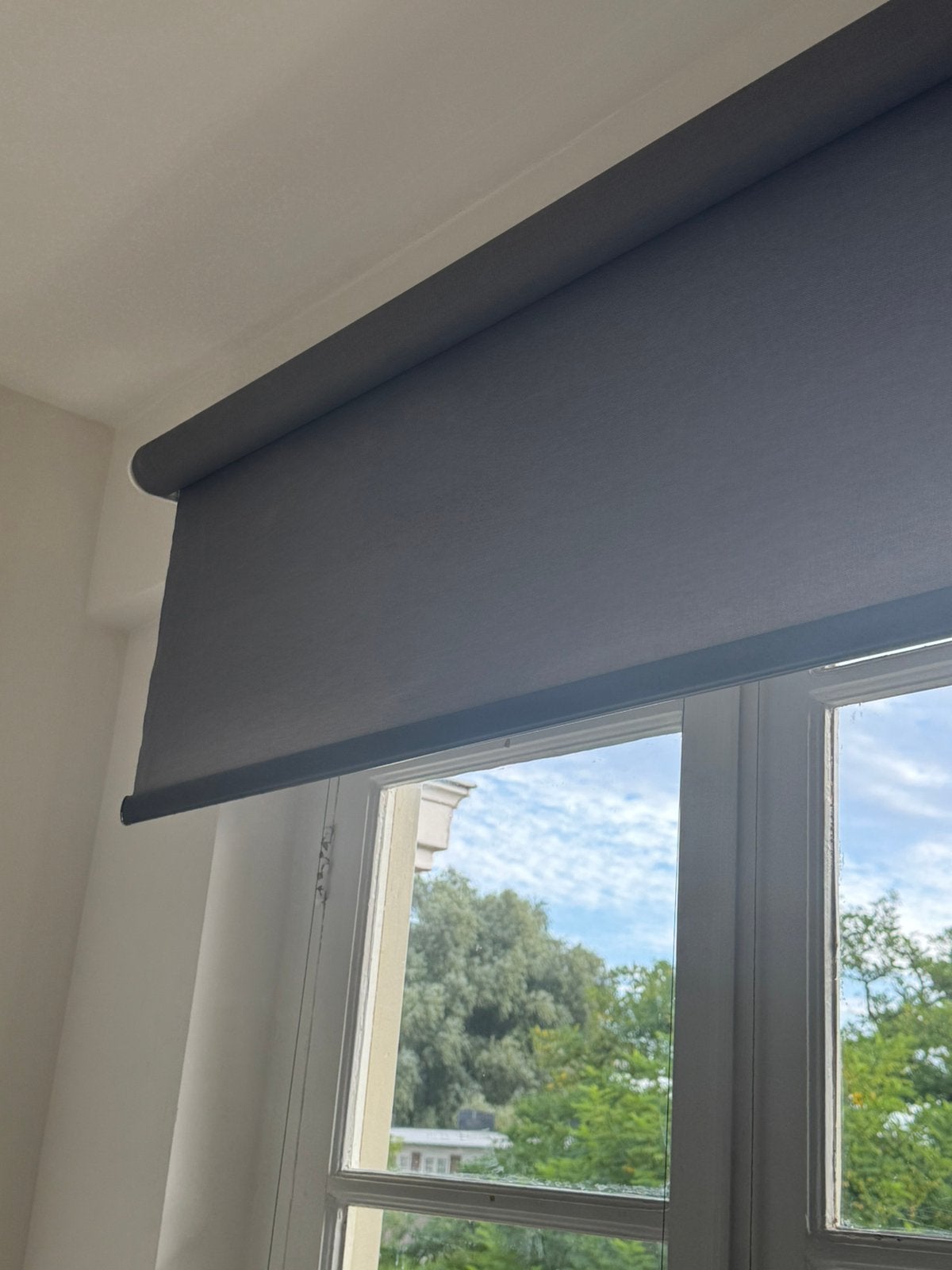 Luxaflex Powerview elektrisch bedienbaar (L300xB256), Ophalen, Verduisterend, Zo goed als nieuw, Rolgordijn
