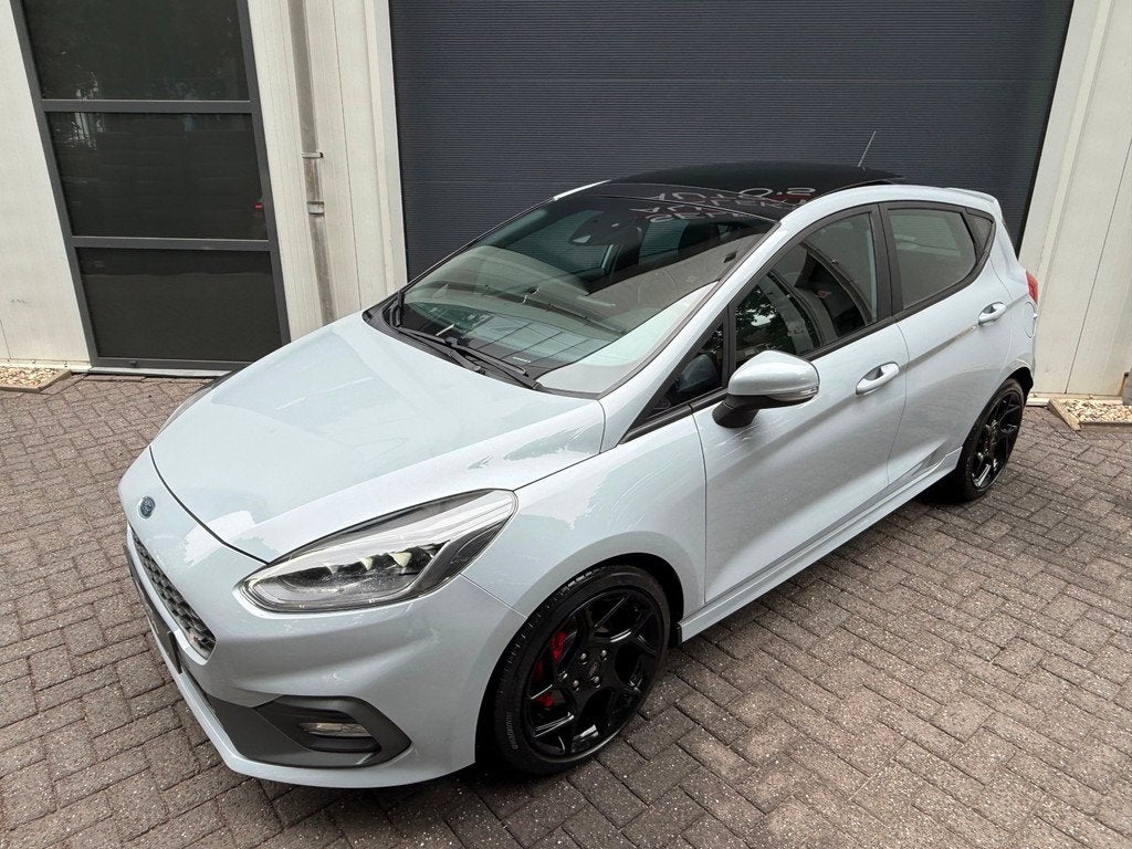 Ford Fiesta 1.5 EcoBoost ST-3 Performance 200 Pk Pano/Recaro, Auto's, Ford, Voorwielaandrijving, Stof, Gebruikt, Zwart