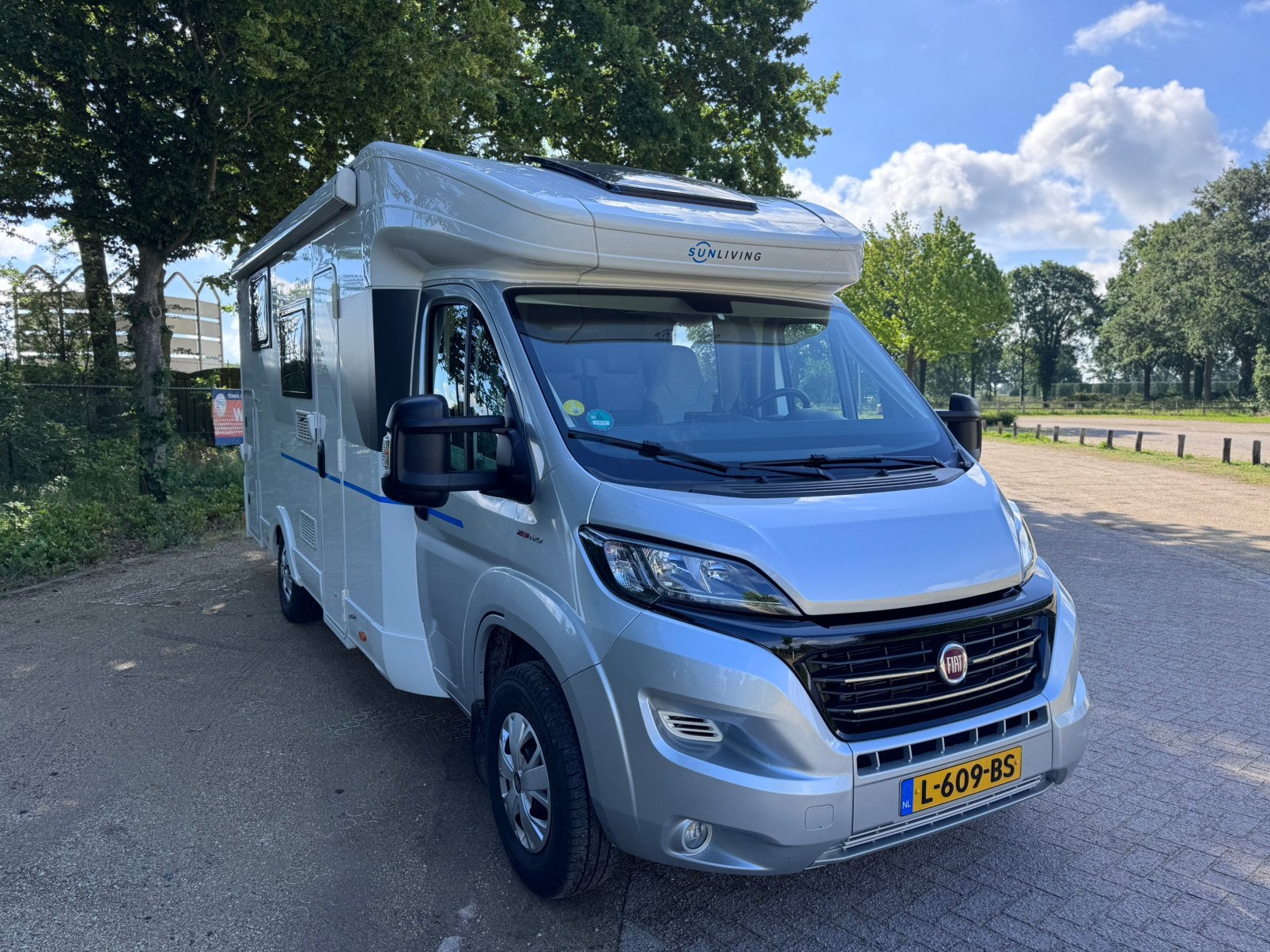 Lengtebedden+Hefbed+Automaat,'21+FIAT, Sun (ADRIA) +5pers NW, Caravans en Kamperen, Campers, Automaat, Fietsendrager, Ringverwarming
