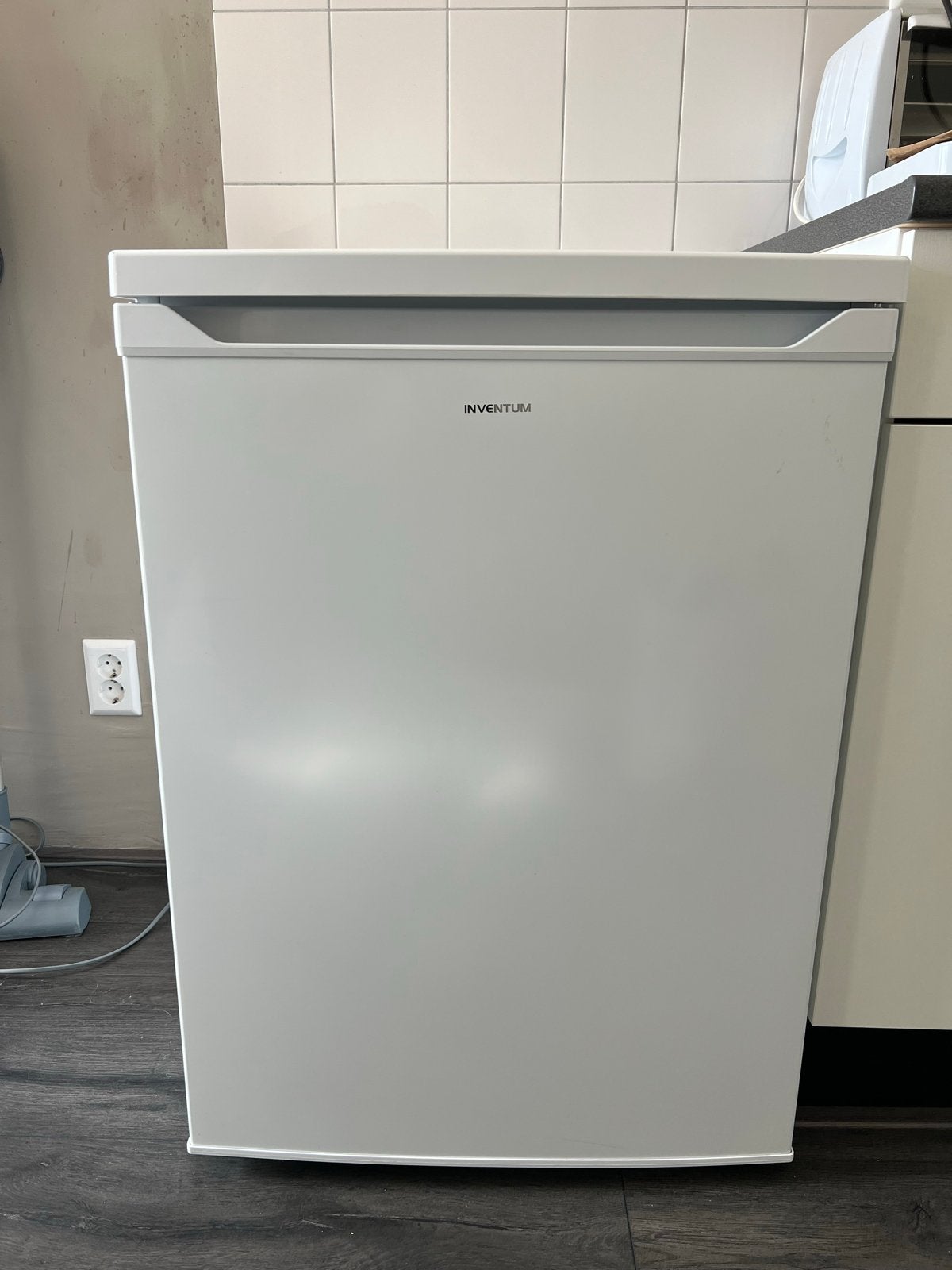 Zo goed als nieuw Inventum KV600 vriesvak (scharnier defect), 100 tot 150 liter, Zo goed als nieuw, 45 tot 60 cm, Met vriesvak