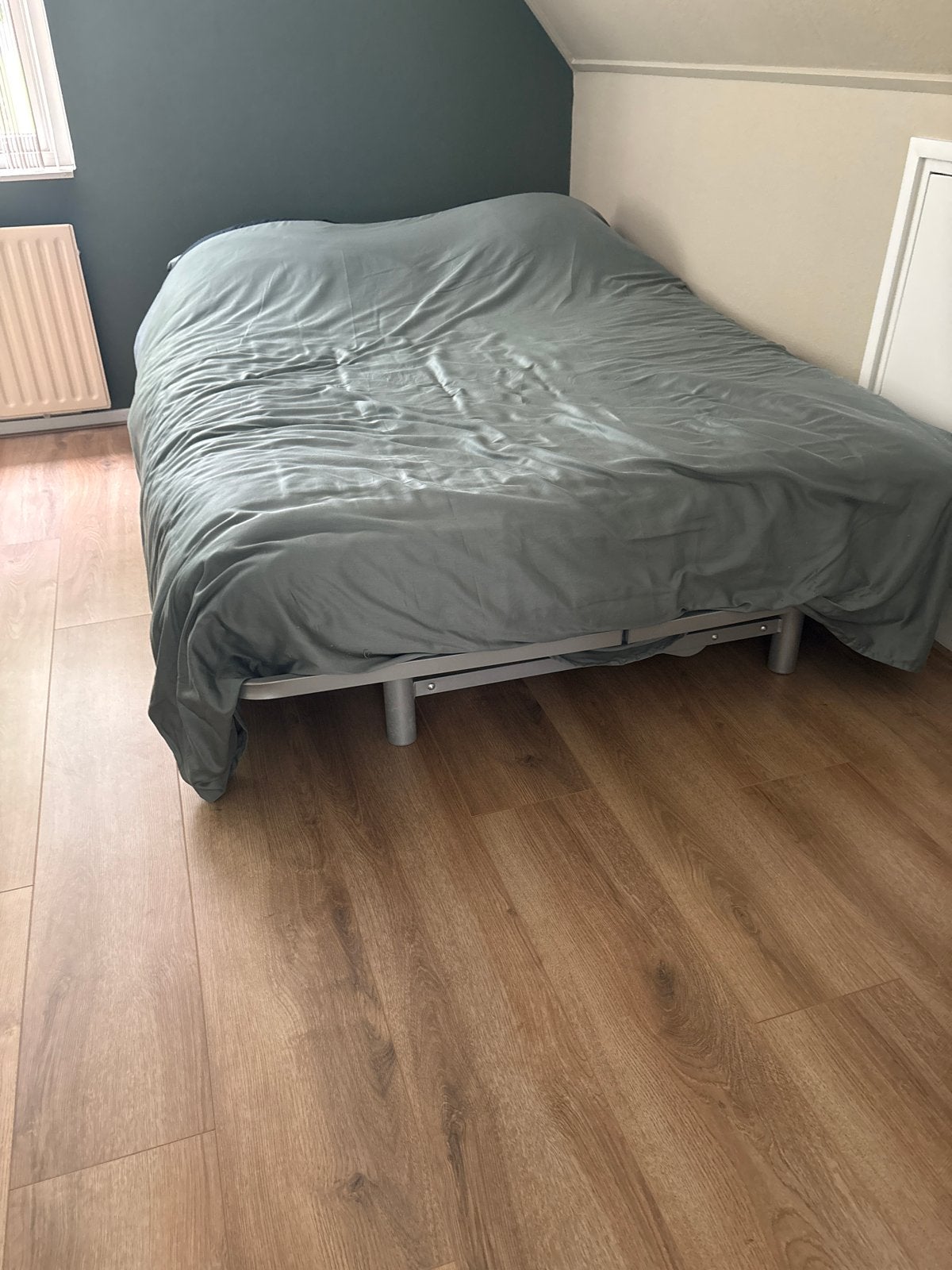 Een tweepersoonsbed met lattenbodem en matras, Ophalen, Gebruikt, 90 cm, Eenpersoons