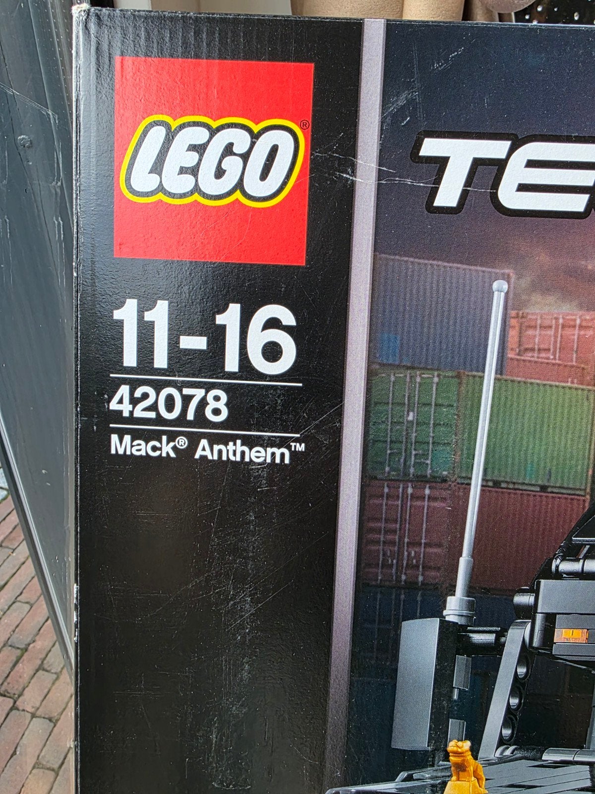Foto 6 van LEGO Technic Mack Anthem 42078 - Zo goed als nieuw