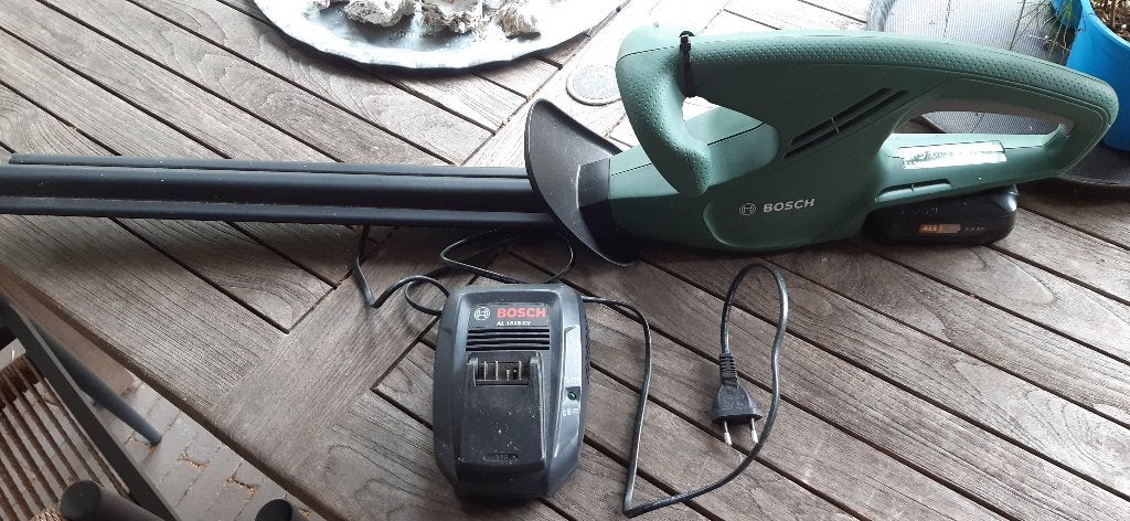 Bosch accu heggenschaar (defect), Tuin en Terras, Heggenscharen, Ophalen, Gebruikt, Accu