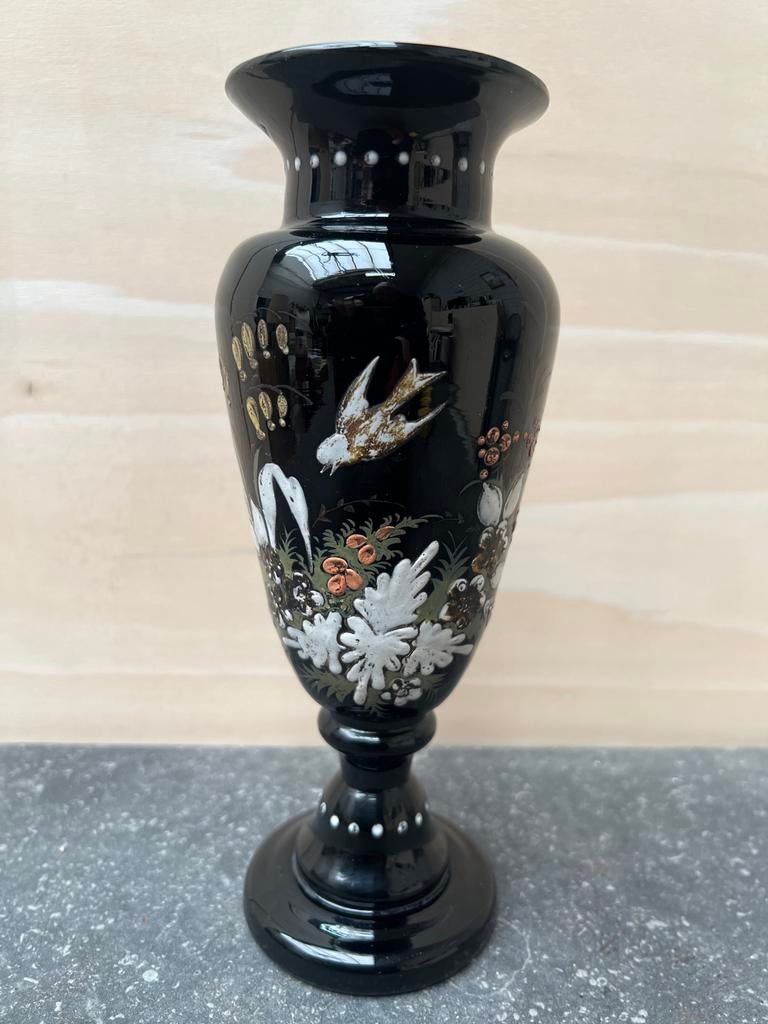 Antieke Boheemse Vaas - Zwart Hyalith Glas met Emaille Vogel, Verzenden