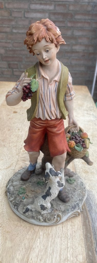 Armani Figurine Boy carrying grapes, Antiek en Kunst, Ophalen