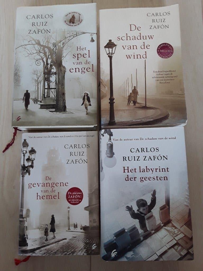 Carlos Ruiz Zafon - vierluik Het kerkhof der vergeten boeken, Boeken, Ophalen, Zo goed als nieuw, Carlos Ruiz Zafón