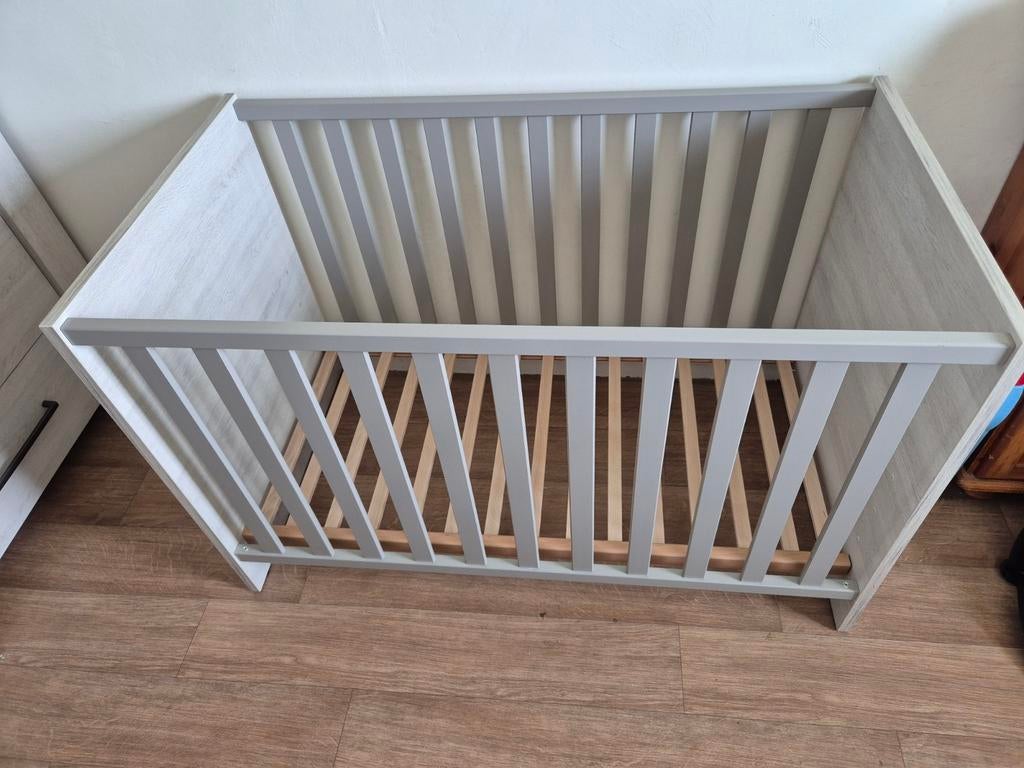 Ledikant en commode set - Zo goed als nieuw, Ophalen, Zo goed als nieuw, Minder dan 140 cm, Minder dan 70 cm