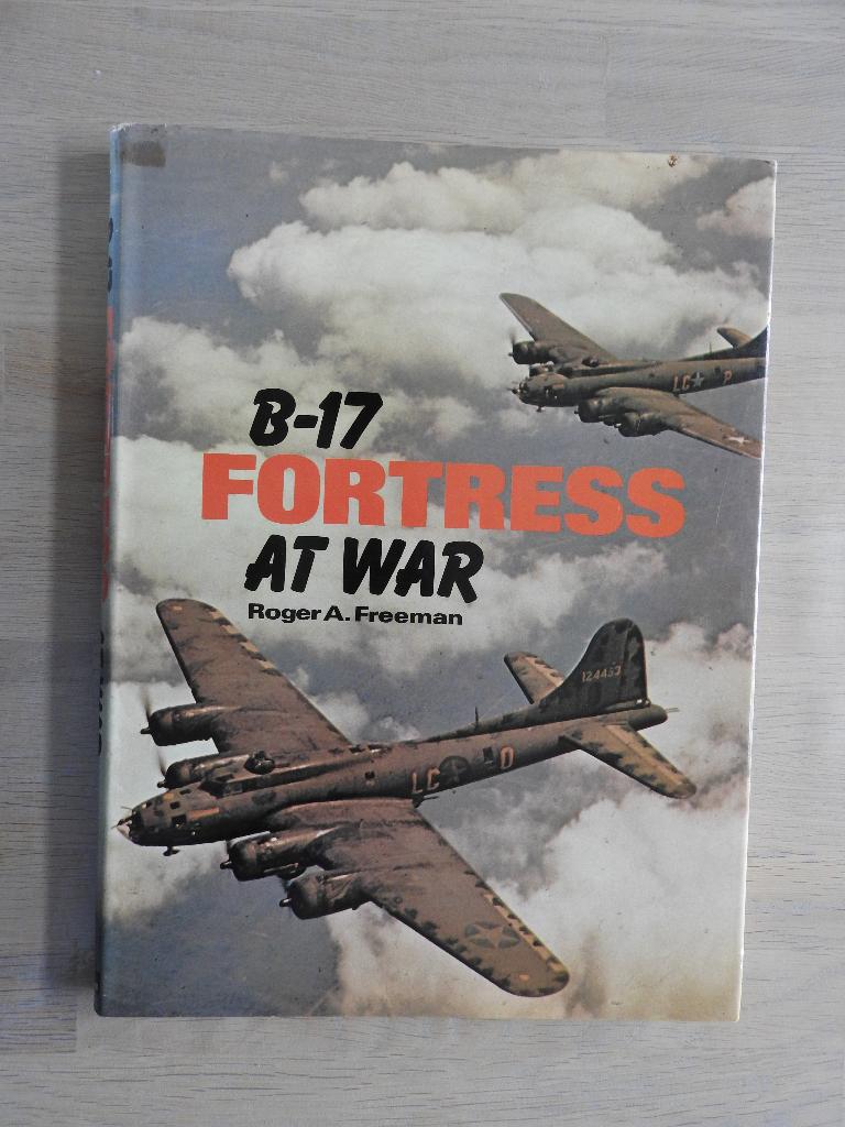 B-17 Fortress at War, Ophalen of Verzenden, Tweede Wereldoorlog, Zo goed als nieuw, Overige onderwerpen