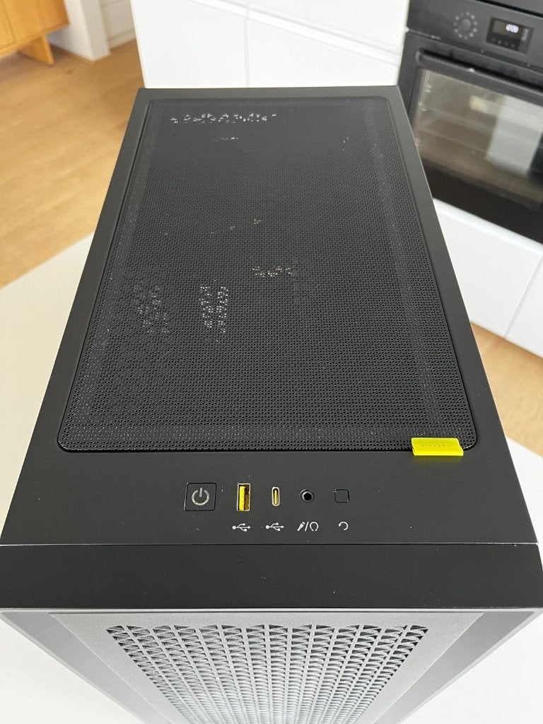Foto 3 van Gaming pc:RTX3060 8gb/Ryzen 5 5600G/32gb rgb ram