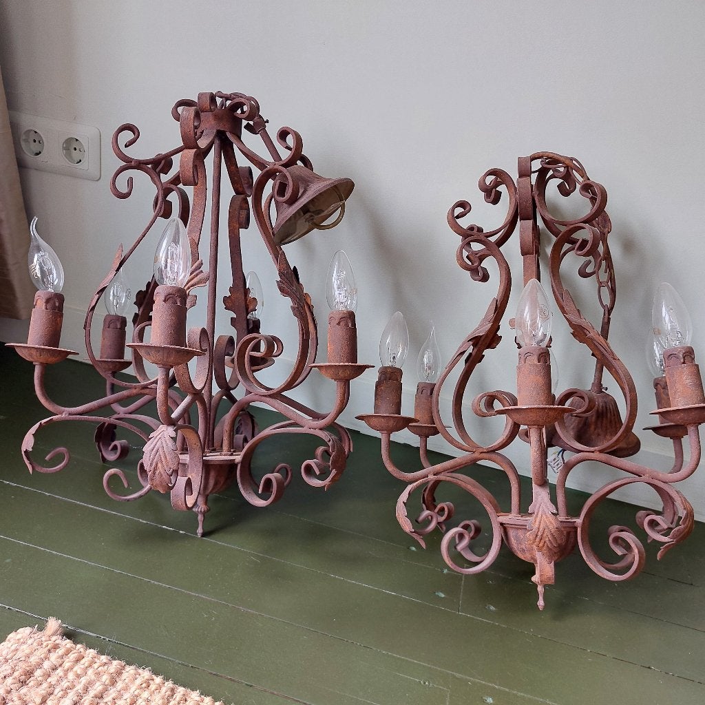 2 smeedijzeren kroonluchters te koop 80 euro per stuk, Ophalen, Overige materialen, Gebruikt, Landelijke, rustieke stijl