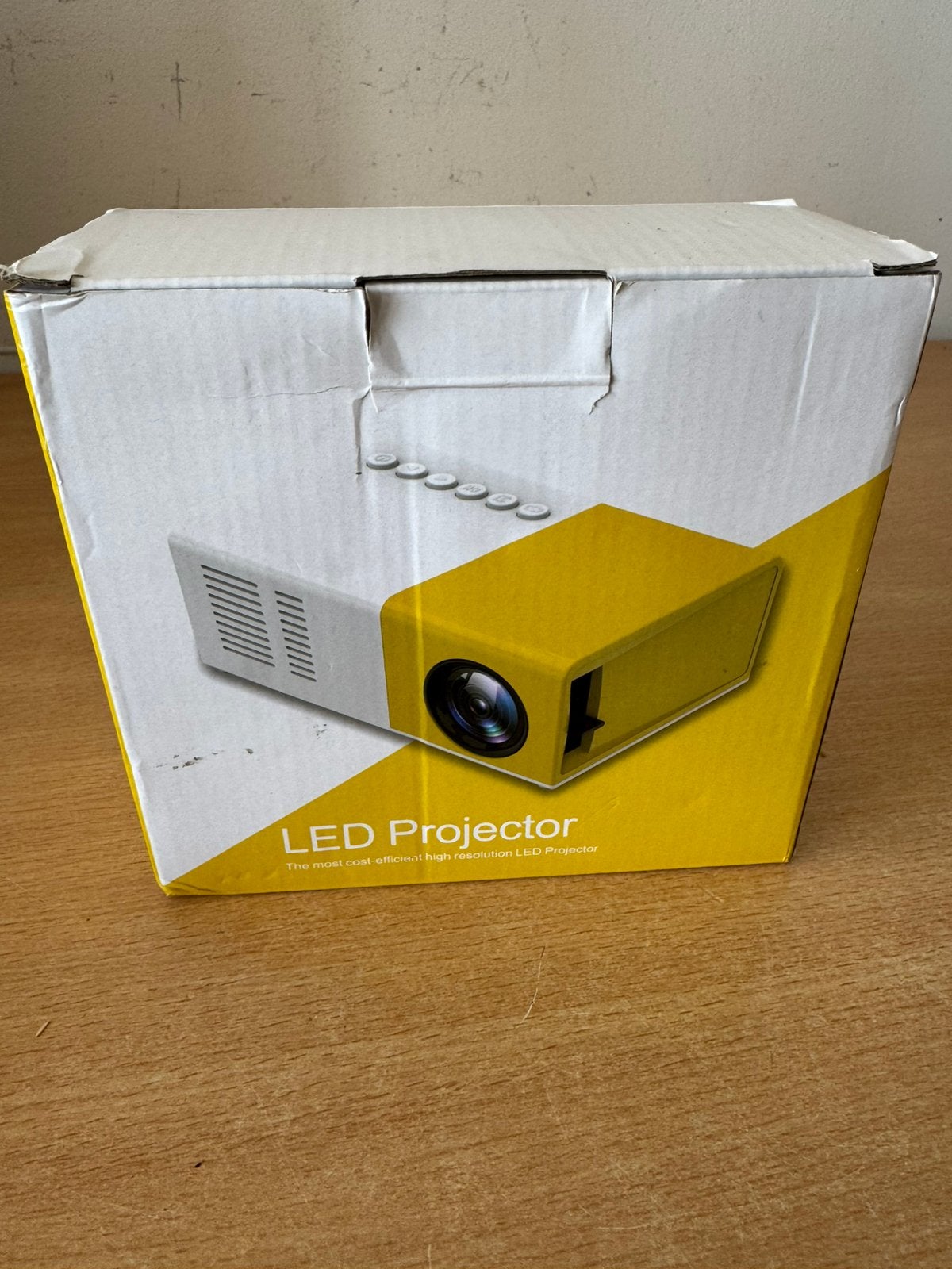 Mini Full HD LED Beamer met HDMI + AV Kabel + Adapter + Doos, Audio, Tv en Foto, Beamers, Ophalen of Verzenden, Zo goed als nieuw