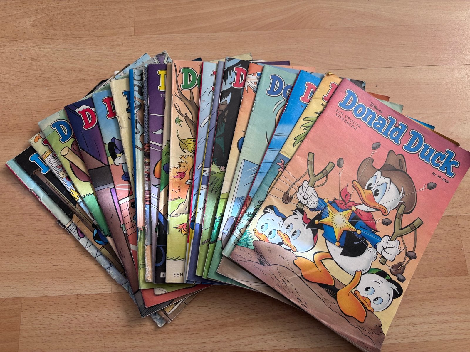 Donald Duck weekbladen - Set van 19 (2020), Boeken, Meerdere stripboeken, Ophalen, Gelezen