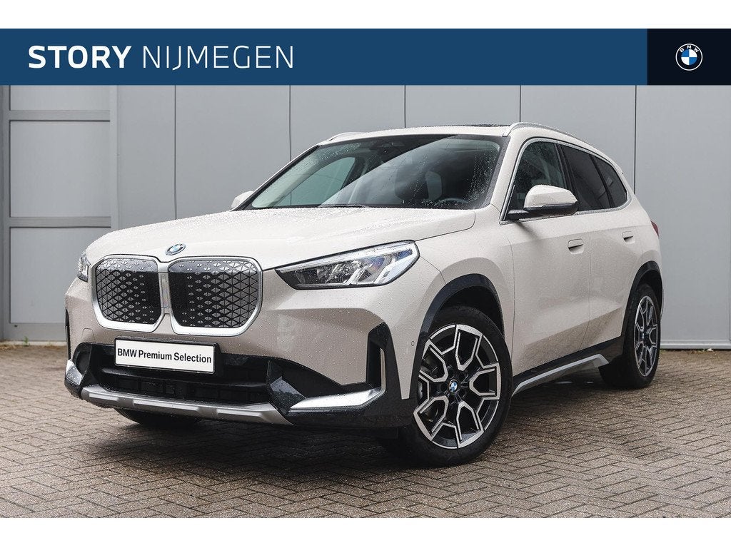 BMW iX1 eDrive20 xLine / Trekhaak / Panoramadak / Stoelverwa, Auto's, BMW, Gebruikt, Met garantie (alle), 24 min, 204 pk