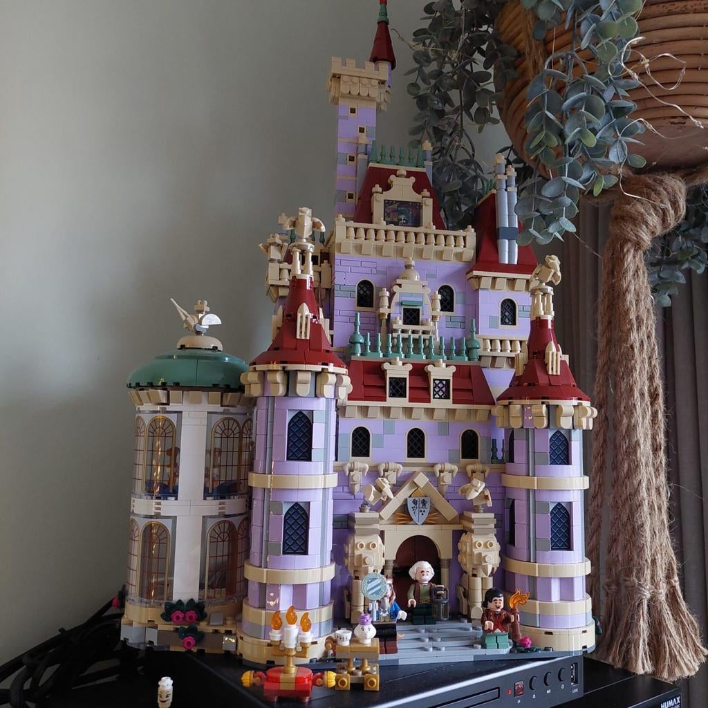 Echt van Lego BEAUTY AND THE BEAST
Super mooi kasteel, Ophalen of Verzenden