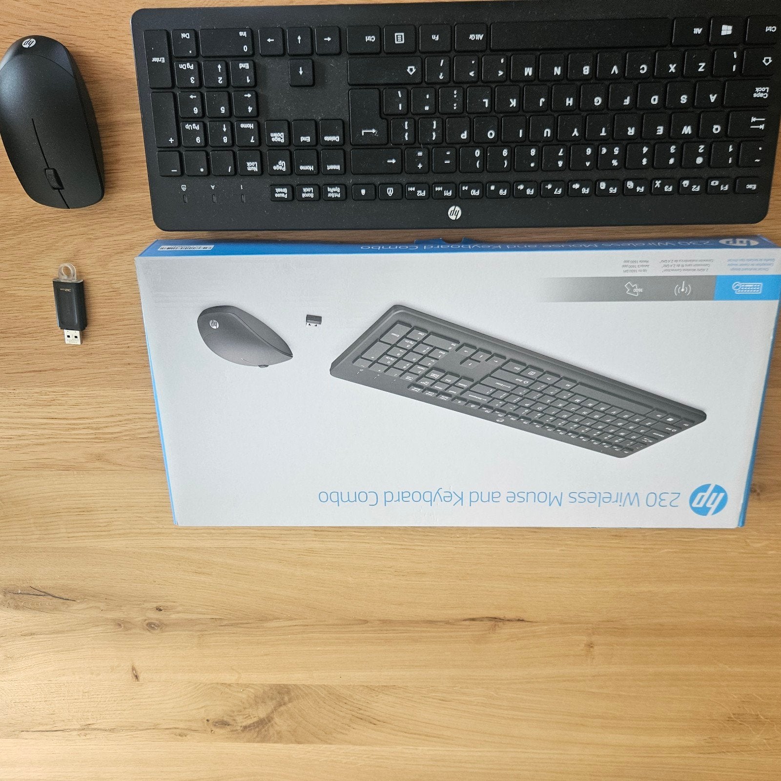 HP 230 Draadloze Muis en Toetsenbord Combo, Computers en Software, Ophalen, Toetsenbord en muis-set, Zo goed als nieuw, Draadloos