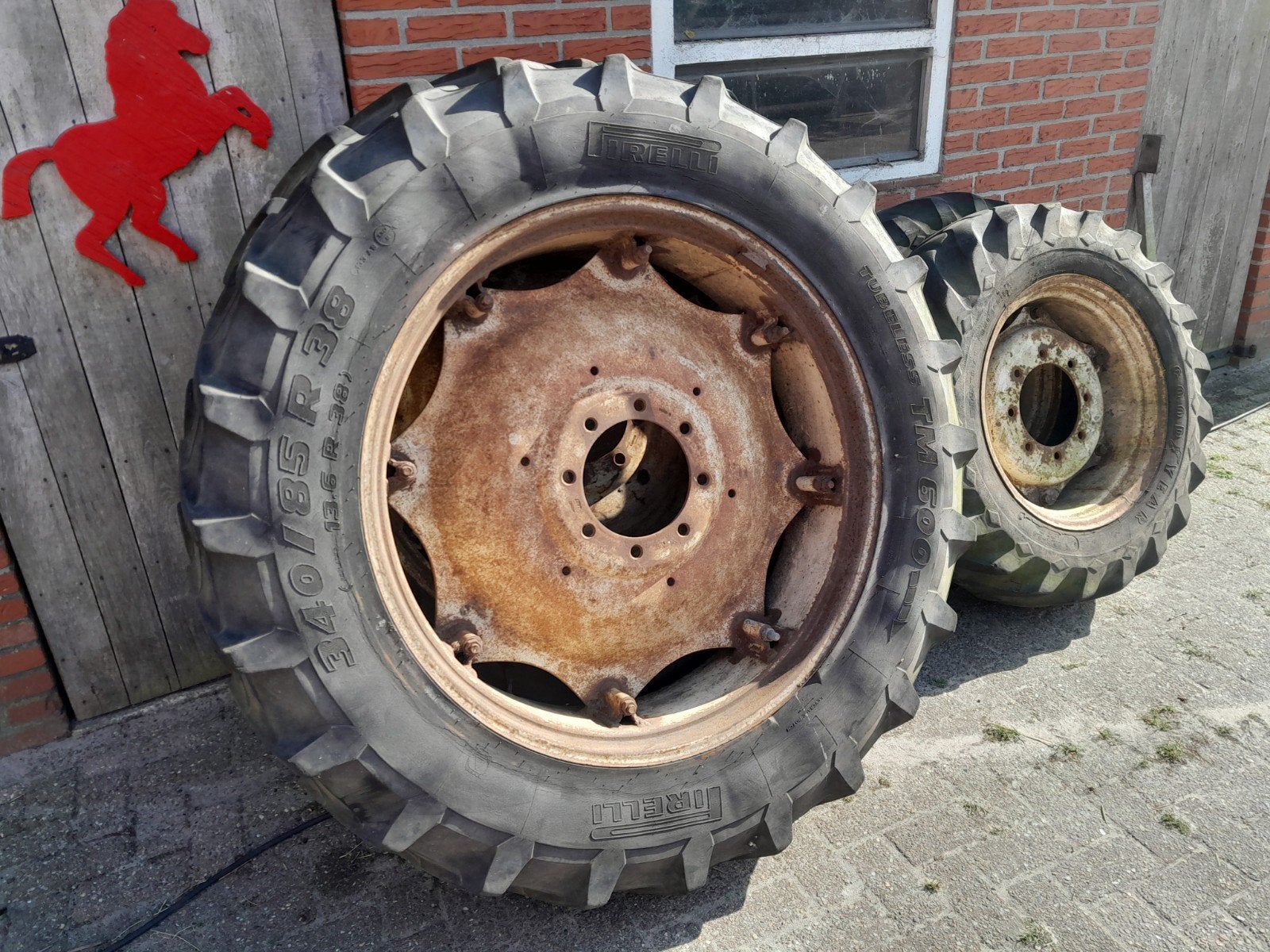 Banden IHC trekkertrek landbouw agrarisch tractor Velg Inter, Zakelijke goederen, Agrarisch | Onderdelen | Banden, Velgen en Assen