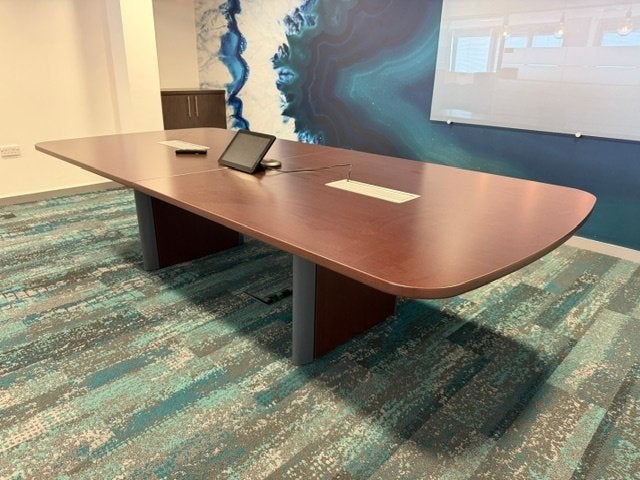 Tafel/vergadertafel met stopcontact 303x136xH74 cm, 1 st, 136 cm, Gebruikt, Spaanplaat of MDF, Bruin