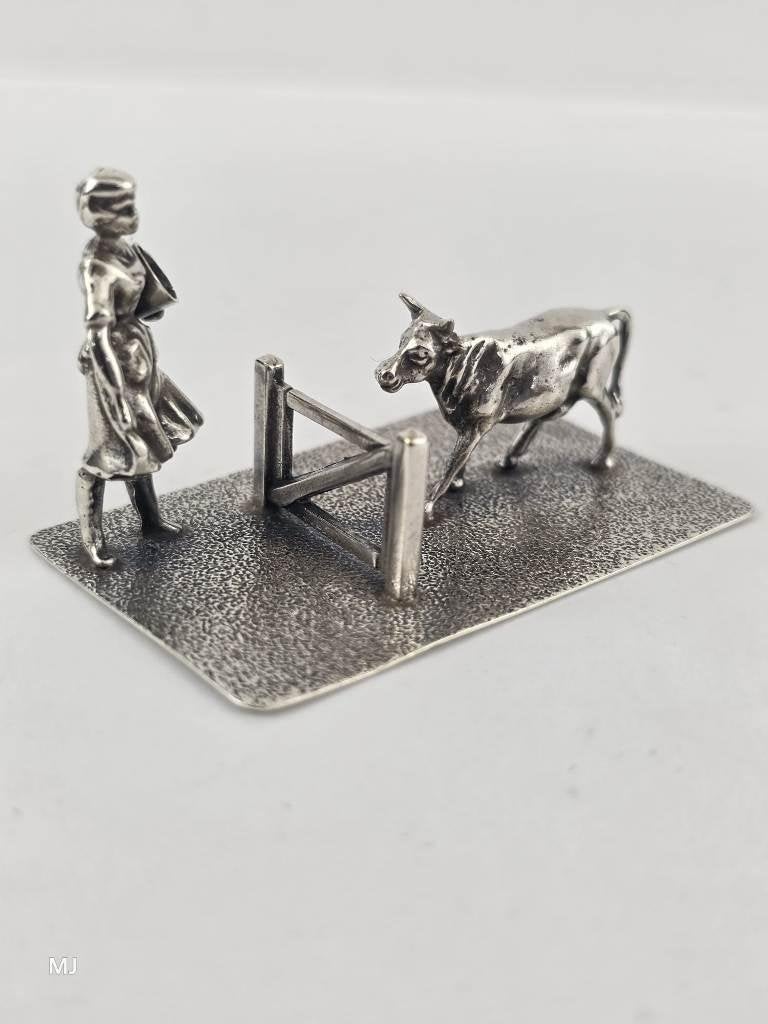 Zilveren miniatuur Boerin met koe                       Z212, Ophalen of Verzenden, Zilver