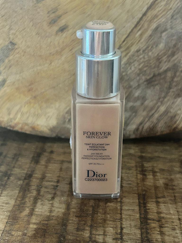Dior Forever Skin Glow Foundation 2WP, Gebruikt, Gehele gezicht, Beige, Ophalen of Verzenden