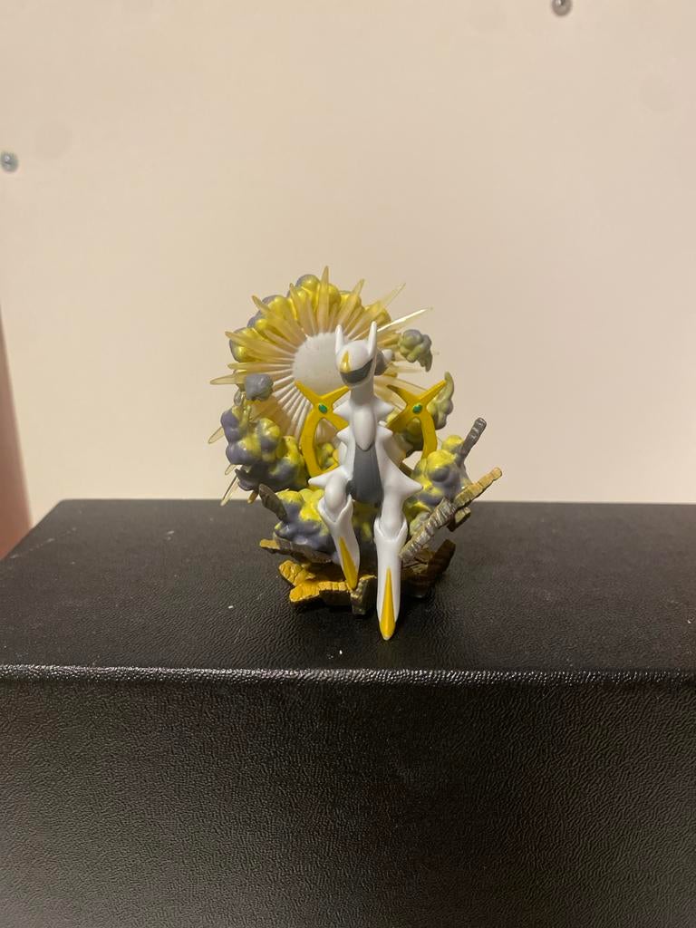 Arceus figuur 9cm, Ophalen of Verzenden, Zo goed als nieuw