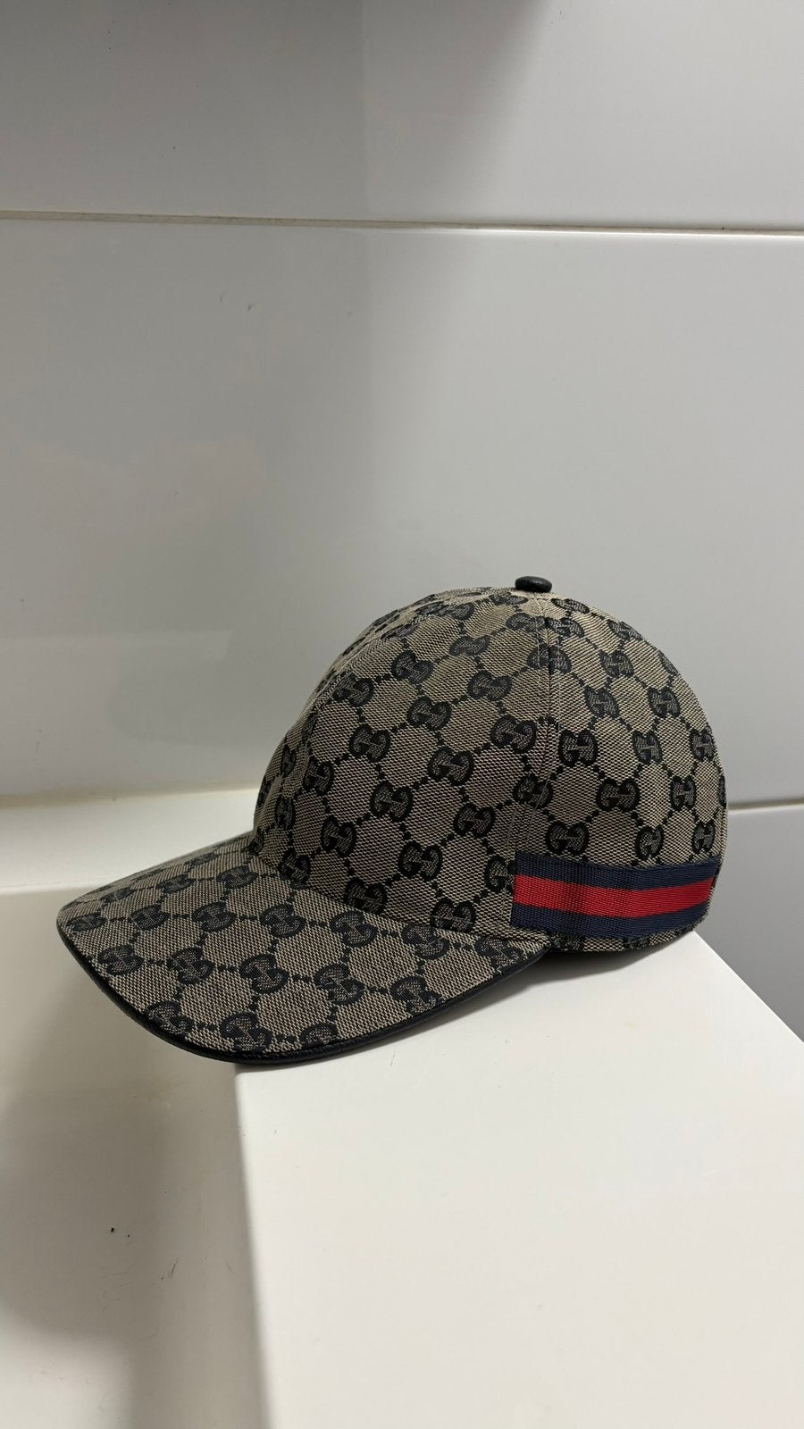 Gucci pet, Ophalen of Verzenden, Nieuw, 57 cm (M, 7⅛ inch) of minder, Pet