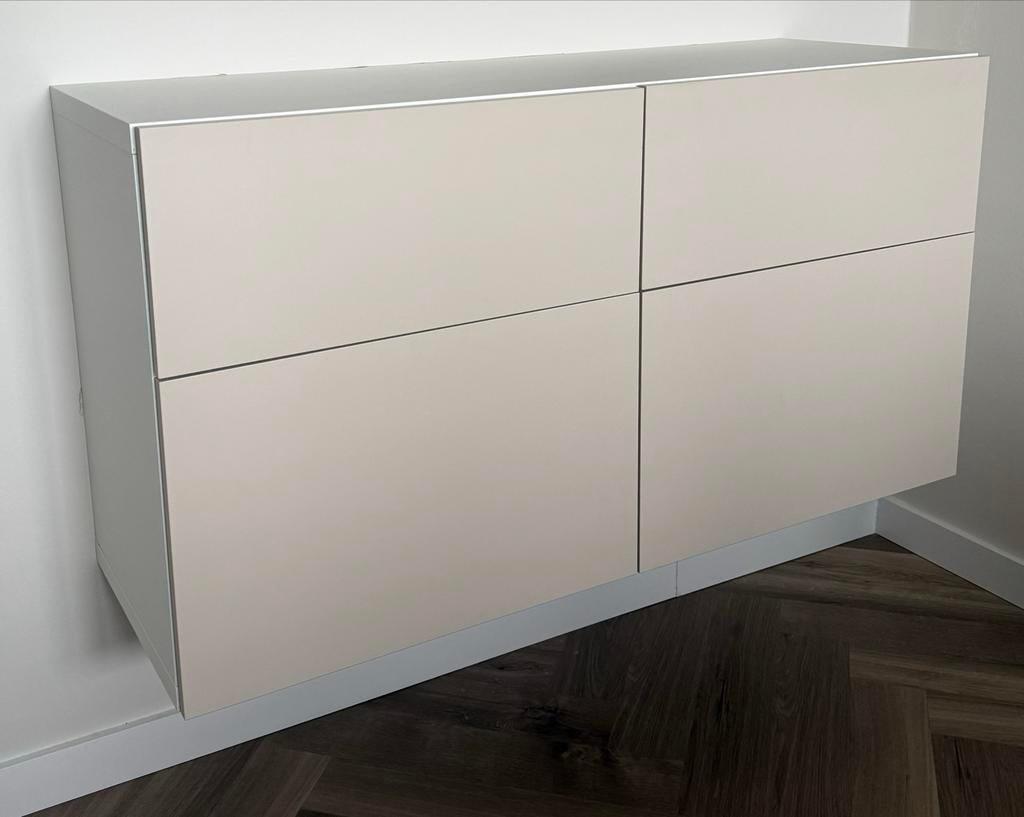 Wandkast in zeer nette staat, Huis en Inrichting, Kasten | Ladekasten, Ophalen, Overige materialen, 100 tot 150 cm, Zo goed als nieuw