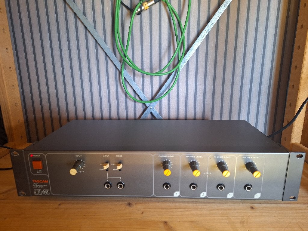 Tascam MH40 headphone amp, Ophalen of Verzenden, Zo goed als nieuw, Overige merken