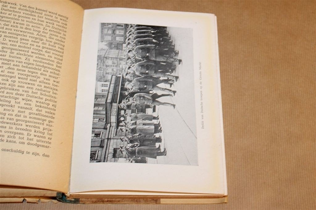 En tóch Staat de Martini — Groningen in de Oorlog [1945], Ophalen of Verzenden, Gelezen