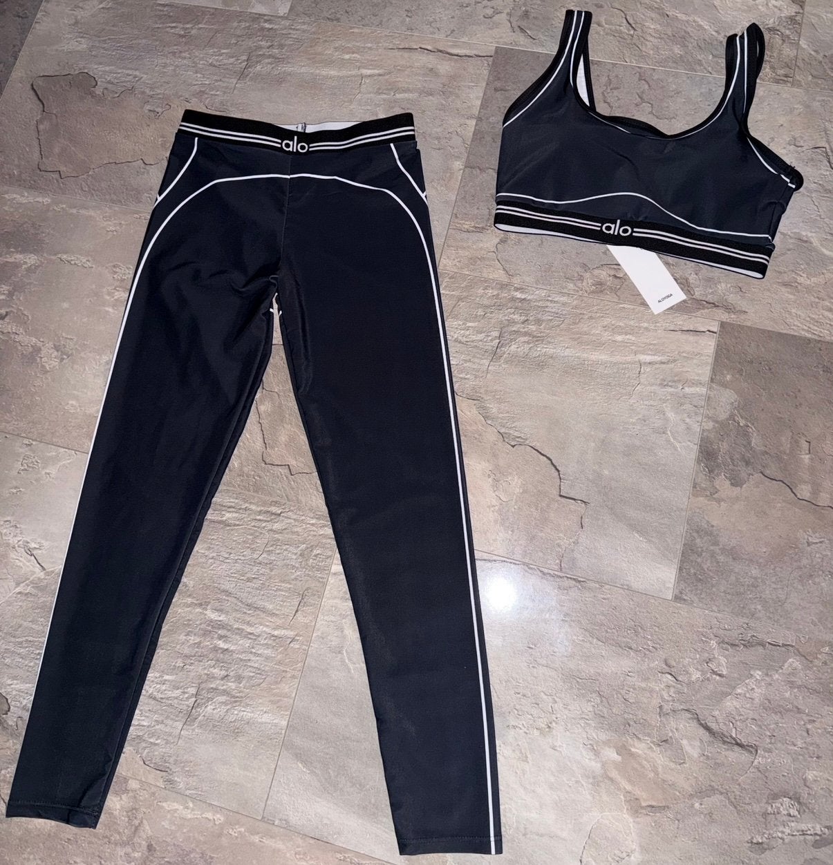 Nieuwe sportset maat M fitness a l o yoga set, Kleding | Dames, Sportkleding, Ophalen of Verzenden, Zo goed als nieuw, Fitness of Aerobics