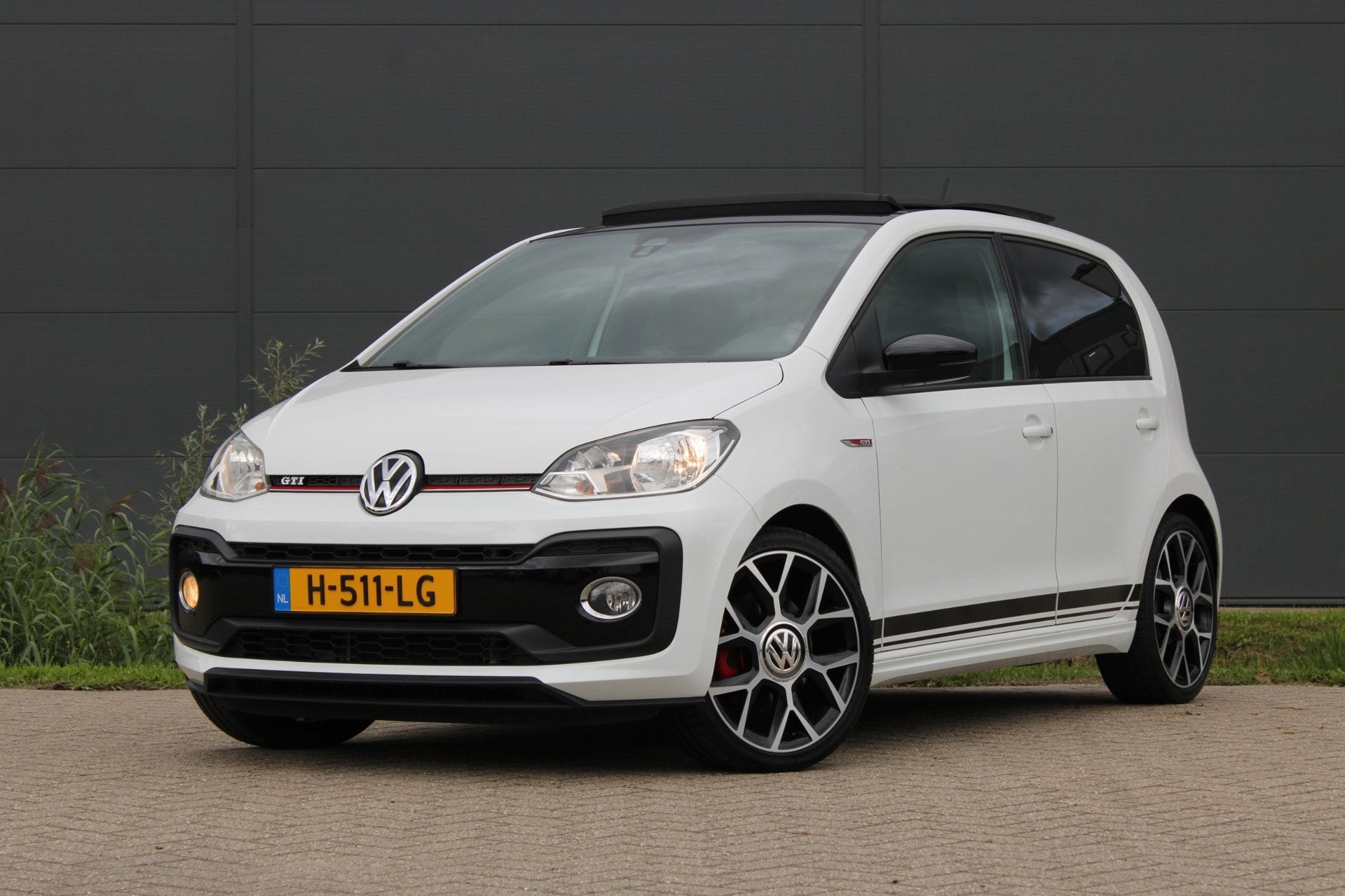 Volkswagen Up! 1.0 GTI BeatsAudio Panodak Camera RIJKLAAR, Auto's, 970 kg, Stof, Gebruikt, 4 stoelen